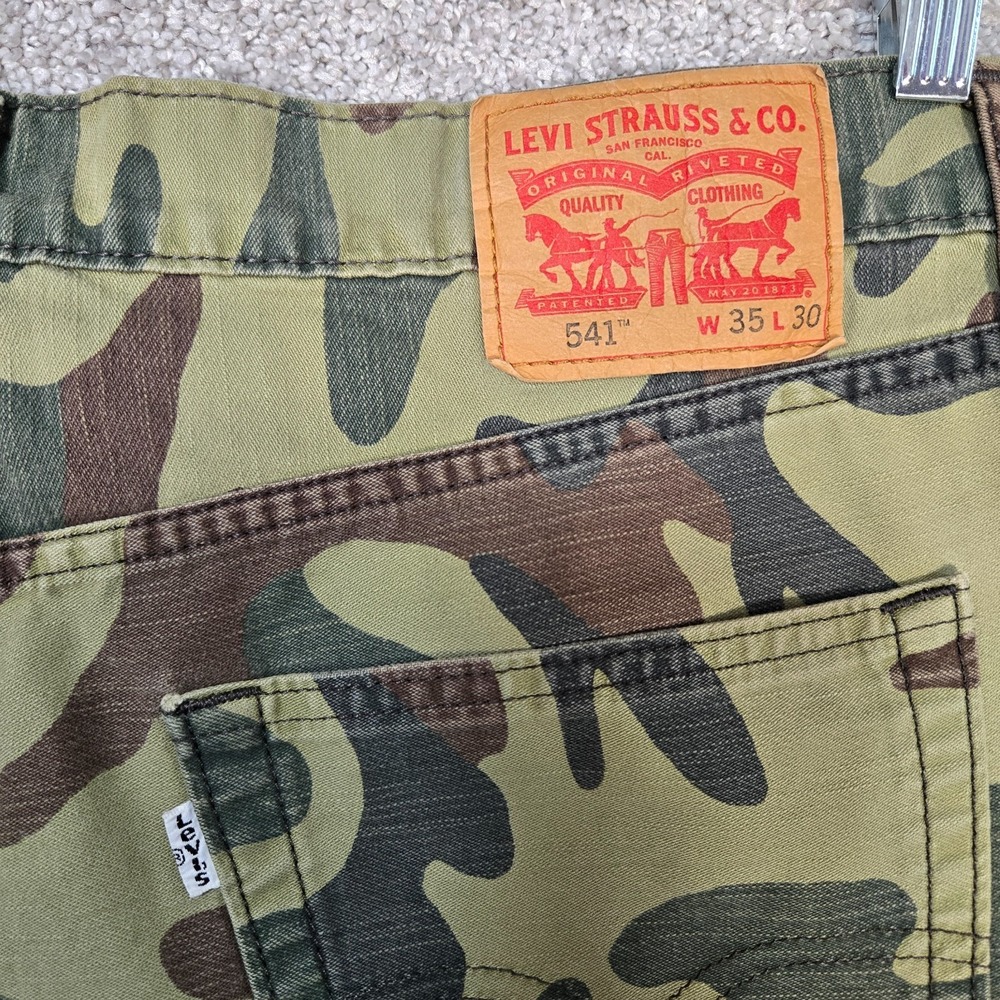 Levis 541 Jeans Mens 35x30 Green woodland Camo Athletic Tapered 5 pocket pants - Picture 3 of 11